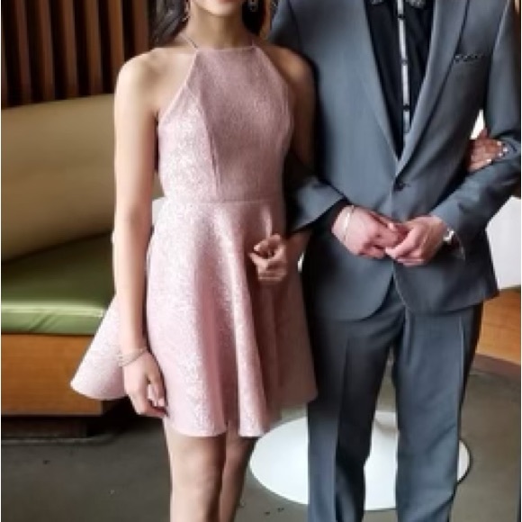 Lace, soft pink dress - Picture 6 of 6